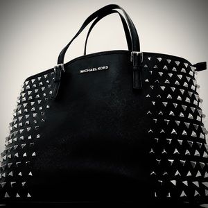Ltd Ed. Michael Kors blk jet set pyramid medtote.